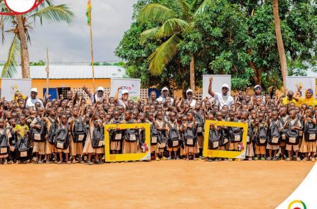 TOGOCOM offre des kits scolaires à 240 élèves des EPP Adétikopé D et Kadjalé